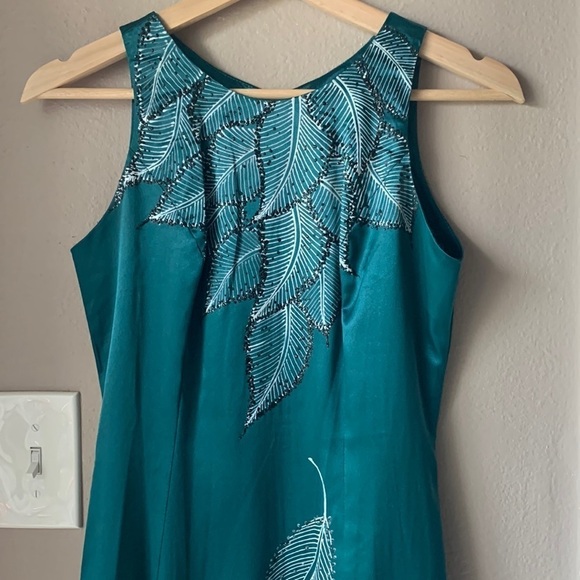 Green Leaf Sleeveless Gown - Picture 1 of 6